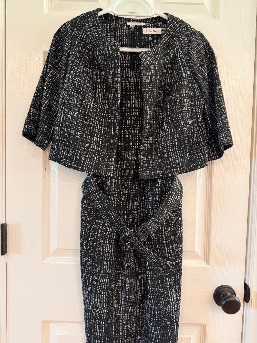 Calvin Klein sz 2 black & white dress